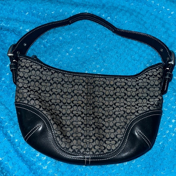 Coach Handbags - (S🅾️LD Via I-G ) Authentic Vintage Coach Shoulder Bag